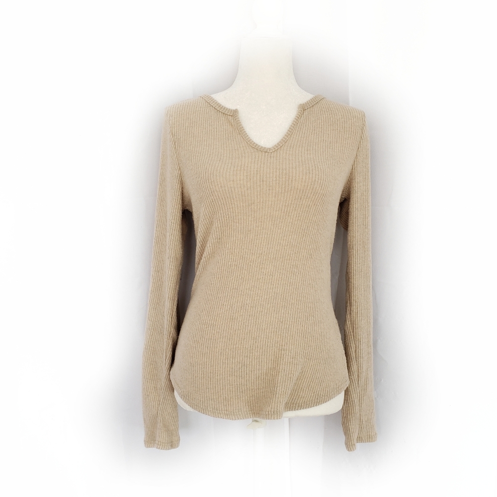 ⚪️ 2/$20 NWOT Entro Ribbed Knit Notched Neckline Top Beige Sz M